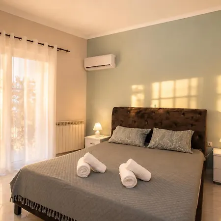 公寓 Flora's Place Rhodes City
