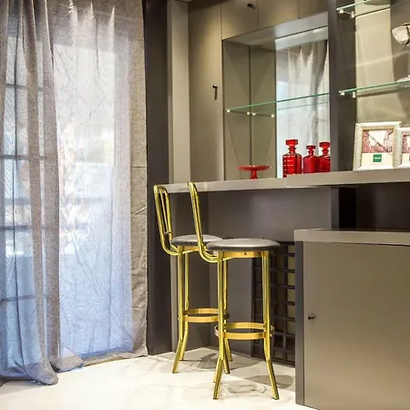 Flora's Place شقة