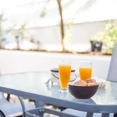 Апартаменты Flora's Place *