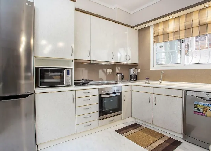 Flora's Place Апартаменты *