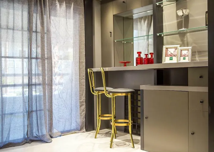 Flora's Place Апартаменты