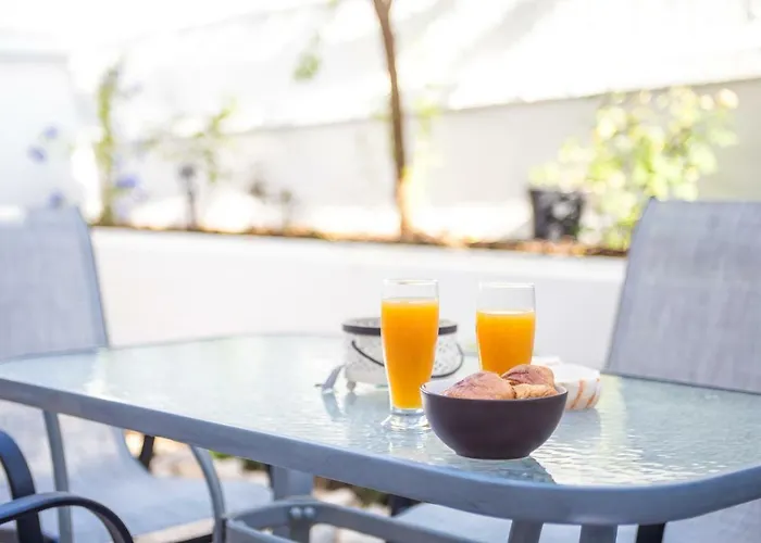 Апартаменты Flora's Place *